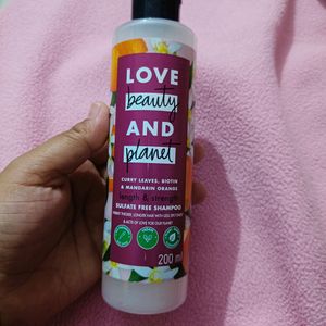 Love Beauty & Planet Shampoo