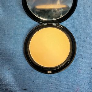 Europe Girl Natural Beige Shade Waterproof Compact