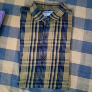 mens half sleeve xl size..yellow checks like new