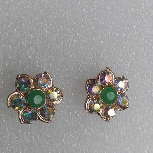 Geeen Flower Stone Stud