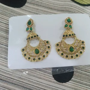 green earrings