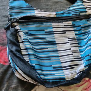 Wildcraft Black And Blue Slingbag