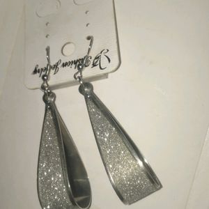 White Sparkling Earrings