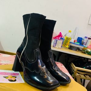 Pinterest  Boots ➰🗝️🩷brand New With Tag