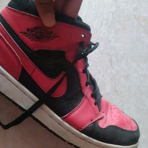 NIKE AIR JORDAN  1 MID BRED