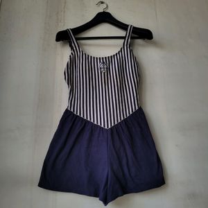 Short Jumpsuit Having Cups