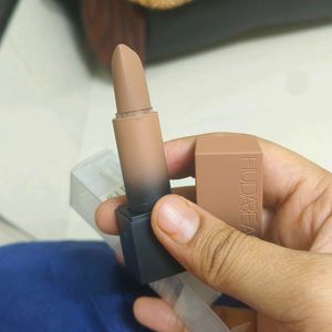 Huda Beauty Lipstick - Staycation