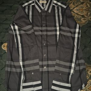 Authnetic burberry shirt L size