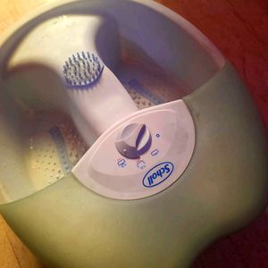 Electric foot massager and medicure tub