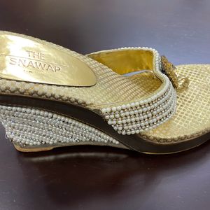 Women Ethnic Footwear