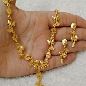Golden Jewellery Set For Womens