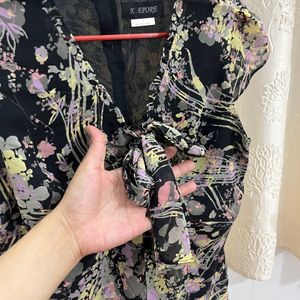 Floral top With Tie Detail