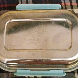 I am selling a Tiffin Box