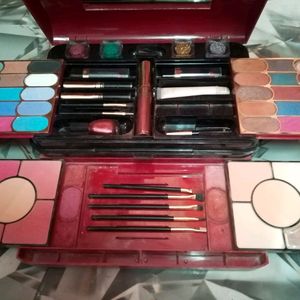 Make Up Box