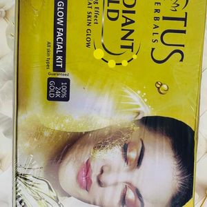 LOTUS HERBALS RADIANT GOLD  Facial Kit