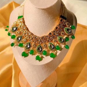 Noble Top Notch Green  Necklace ✨️🍀