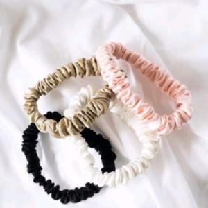 4 mini Scrunchies