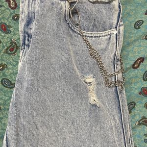 Boyfriend Fit Jeans With Chain