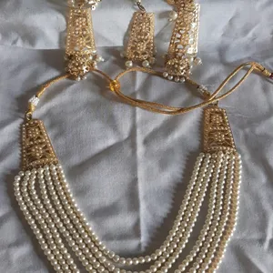 Beautiful Pearl Neaklace With Earings Tika