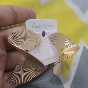 Premium Quality GOLD PLEATED Stylish Ear Rings