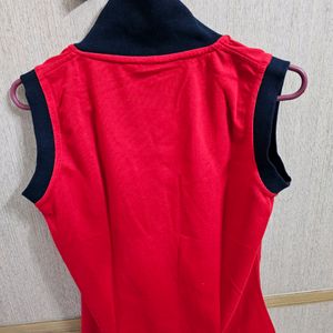 Red Collar T-shirt Without Sleeves