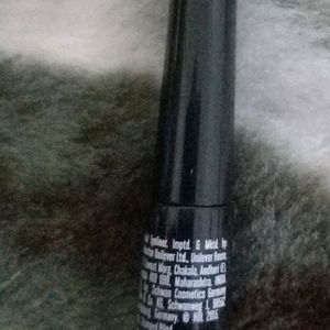 Lakme Absolute Gloss Artist Liquid Eye Liner,Black