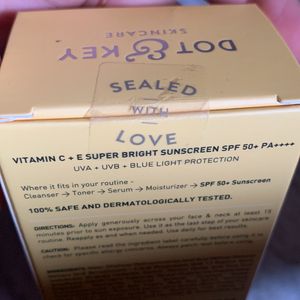 Dot & key Vitamin C+ E SUPER BRIGHT SUNSCREEN