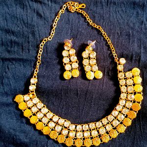 A Beautiful Neck Set With Earrings