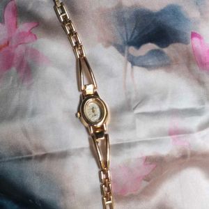 pinteresty vintage gold watch