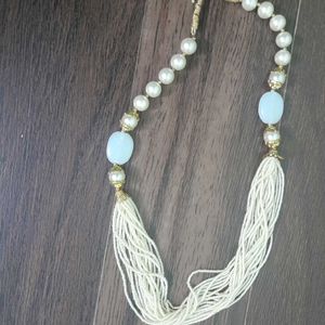 Multilayer Pearl Neckpiece