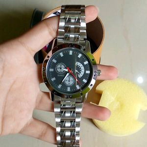 New Quartz Black Dial Wristwatch