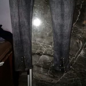 I Am Selling A Beautiful Jeans Type Leaging .