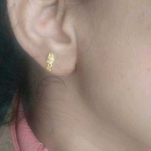 Beautiful New Small Earrings Gold