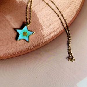 Star  RESIN PENDANT