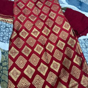 ‼️ Sale RED BANARSI SILK  KURTI💗(SET OF 3)