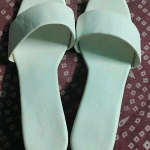 brand new Heels sandal