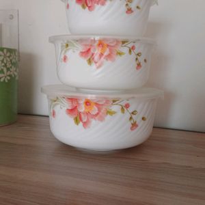 3 Serving Bowls With Lid