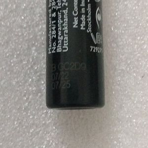 On colour Liquid Eyeliner Black