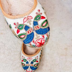 EMBROIDERY DESIGN PUNJABI JUTTIS