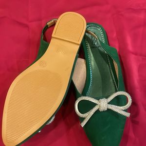 Green Shimmer Bow Pointed Mule