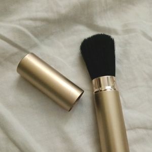 Orignal Oriflame Giordani Gold Powder Brush