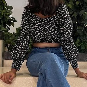 Black Puff Sleeves Crop Top