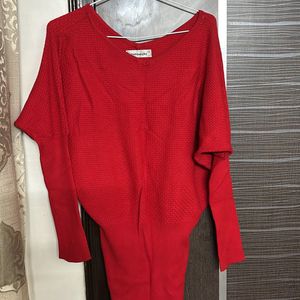 LONG RED SWEATER