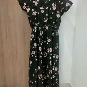 Floral Midi Dress 🖤