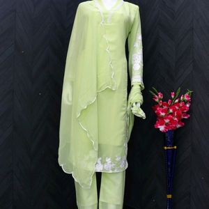 Pakistani beautiful suit 3 Set 💗💚