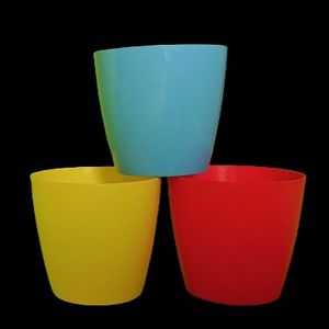 SET OF 3 MULTI-COLORED NEW Plastic planters for indoor plants .SIZE : 4.3 inch , SHAPE : Round , USAGE : indoor plants ,