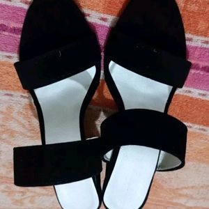 Fashion Tails Black Block Heels For Women's