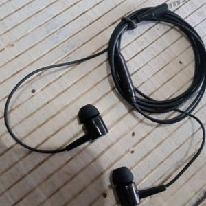 Earphone with mic, black color, earfit design