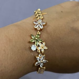 Gold Lavishing Bracelet