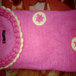 Baby Pink Woolen Kurti .ye Bilkul New H Bs Tag Ni H .ise Maine Sirf 20 Mint K Liye Pahna Tha Isliye Fit Kiya Bs.